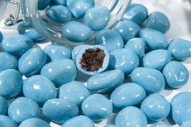 Драже "Изюм джамбо в белом шоколаде с сублиматом спирулины и  черники - Tropica Premium" (короб 3 кг)