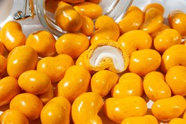 Драже "Кешью в йогуртовом шоколаде с сублиматом дыни - Tropica Premium" (короб 3 кг)