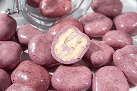 Драже "Грецкий орех в йогуртовом шоколаде с сублиматом черники - Tropica Premium" (короб 3 кг)