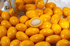 Драже "Миндаль в йогуртовом шоколаде с сублиматом дыни - Tropica Premium" (короб 3 кг)