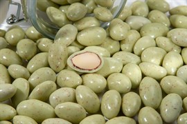 Драже "Миндаль в йогуртовом шоколаде с сублиматом киви - Tropica Lux" (короб 3 кг)