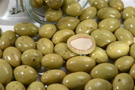 Драже "Миндаль в йогуртовом шоколаде с сублиматами груша - яблоко с гречкой  - Tropica Double Premium" (короб 3 кг)